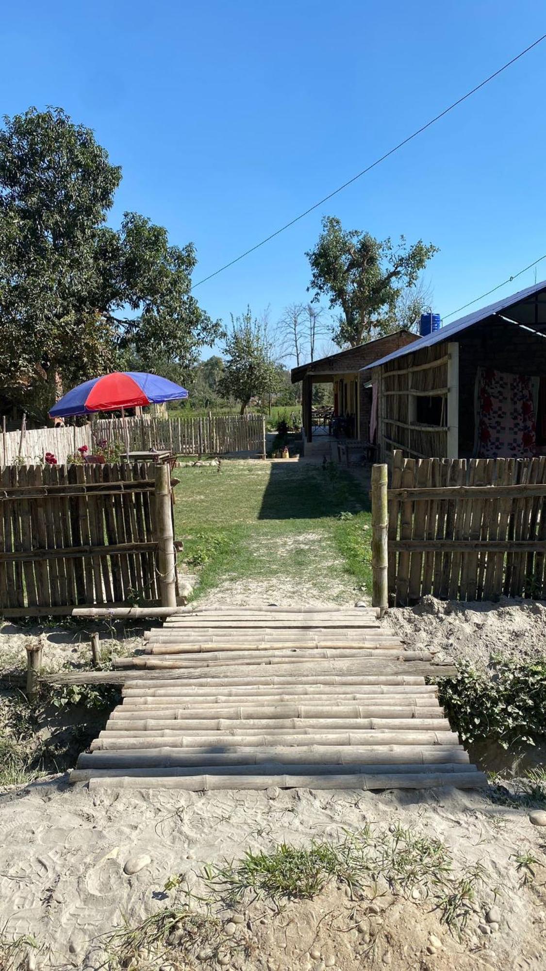 Nanu'S Bardiya Homestay Exteriör bild