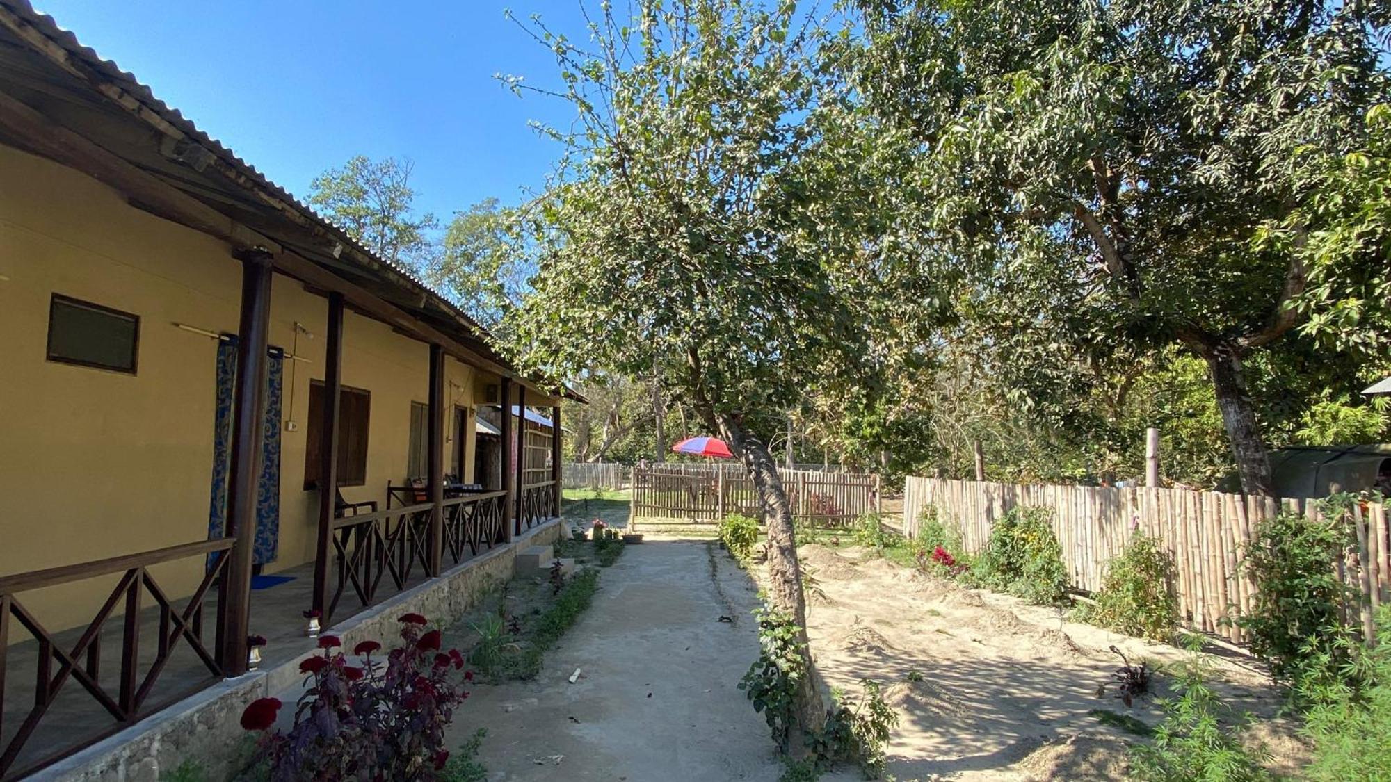 Nanu'S Bardiya Homestay Exteriör bild